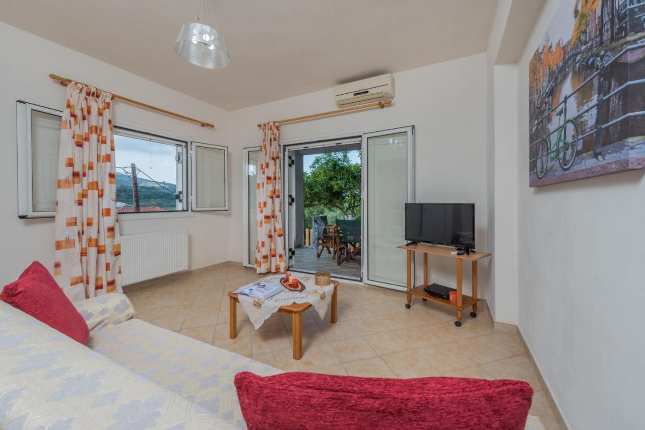 Domus Lukas Apartments Marathias  Exterior photo